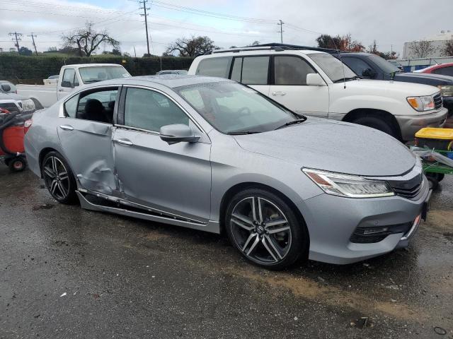 1HGCR3F90HA013669  - HONDA ACCORD TOU  2017 IMG - 3