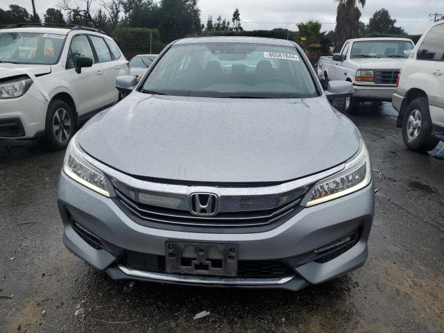 1HGCR3F90HA013669  - HONDA ACCORD TOU  2017 IMG - 4