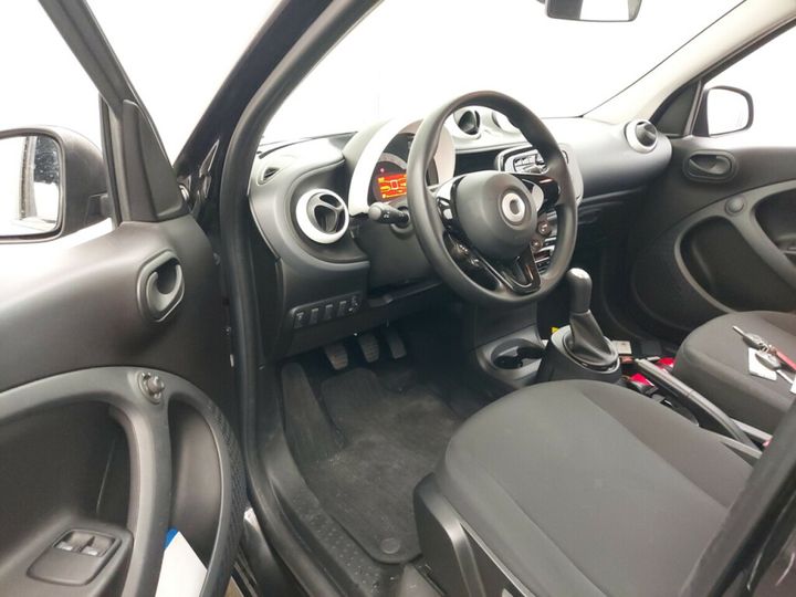 WME4530421Y110004  - SMART FORFOUR  2017 IMG - 24