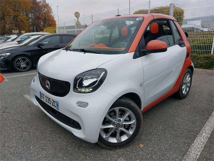 WME4534911K389674  - SMART FORTWO CABRIOLET  2019 IMG - 0