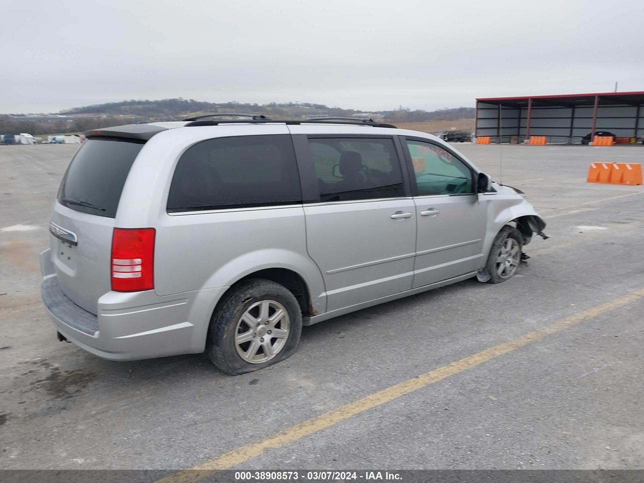2A8HR54PX8R817399  - CHRYSLER TOWN & COUNTRY  2008 IMG - 3