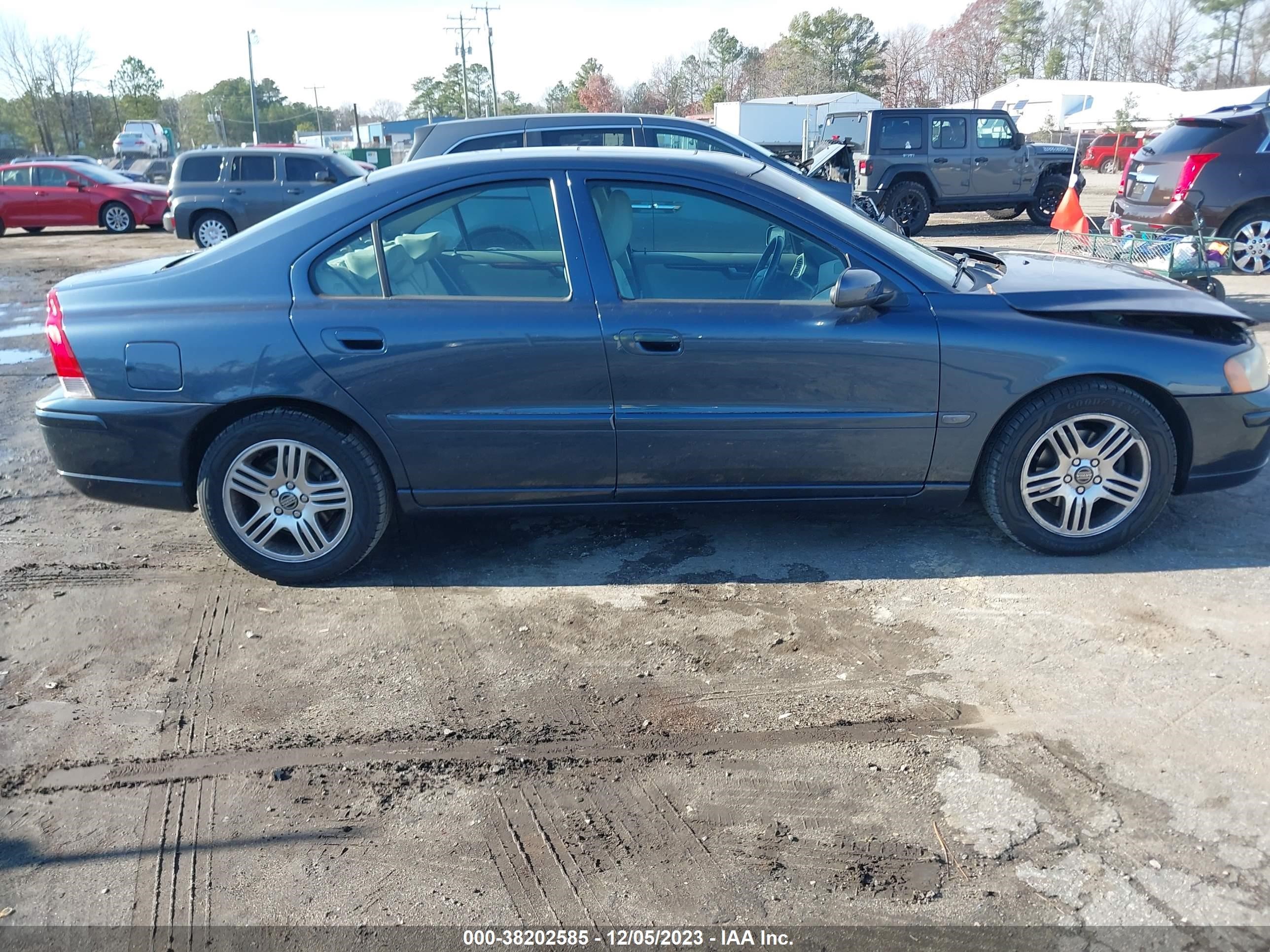 YV1RS592152451172  - VOLVO S60  2005 IMG - 12