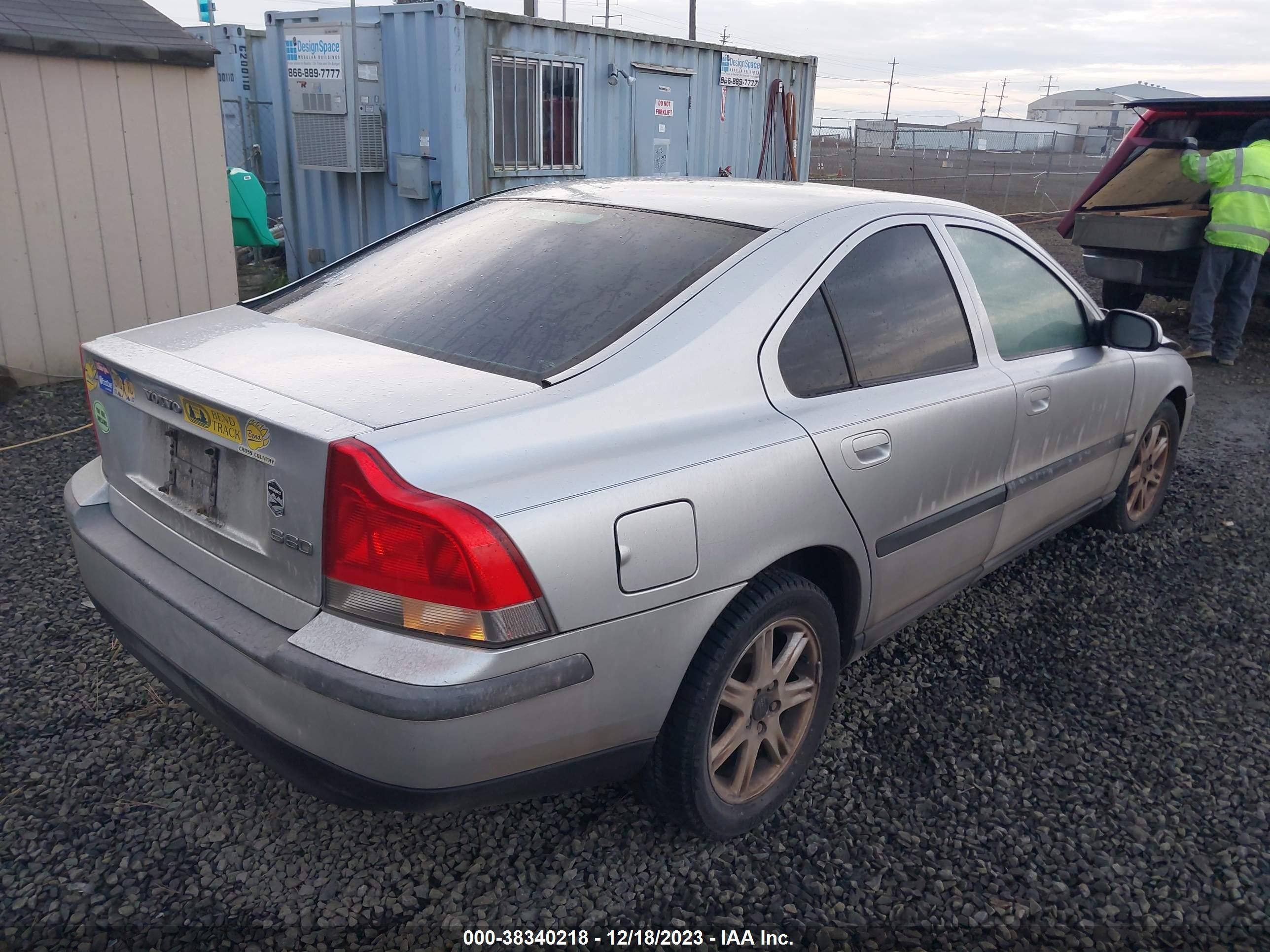YV1RS61R522109704  - VOLVO S60  2002 IMG - 3