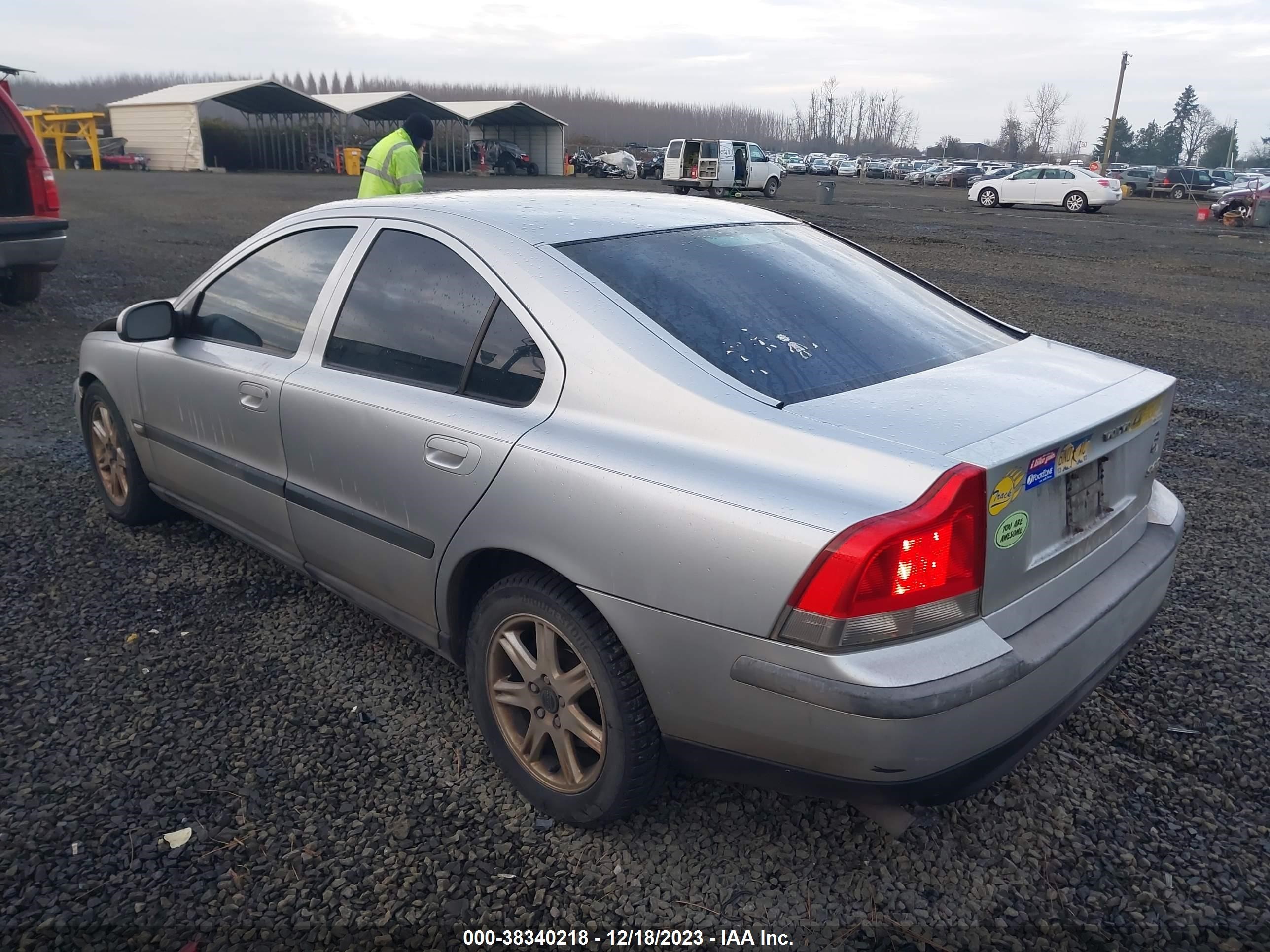 YV1RS61R522109704  - VOLVO S60  2002 IMG - 2