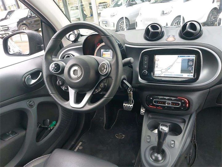WME4534911K413176  - SMART FORTWO CABRIOLET  2019 IMG - 4