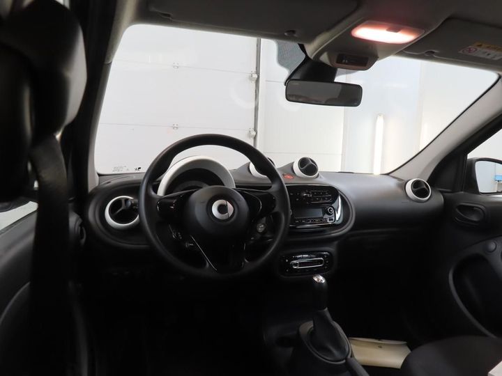 WME4530421Y183170  - SMART FORFOUR  2018 IMG - 3