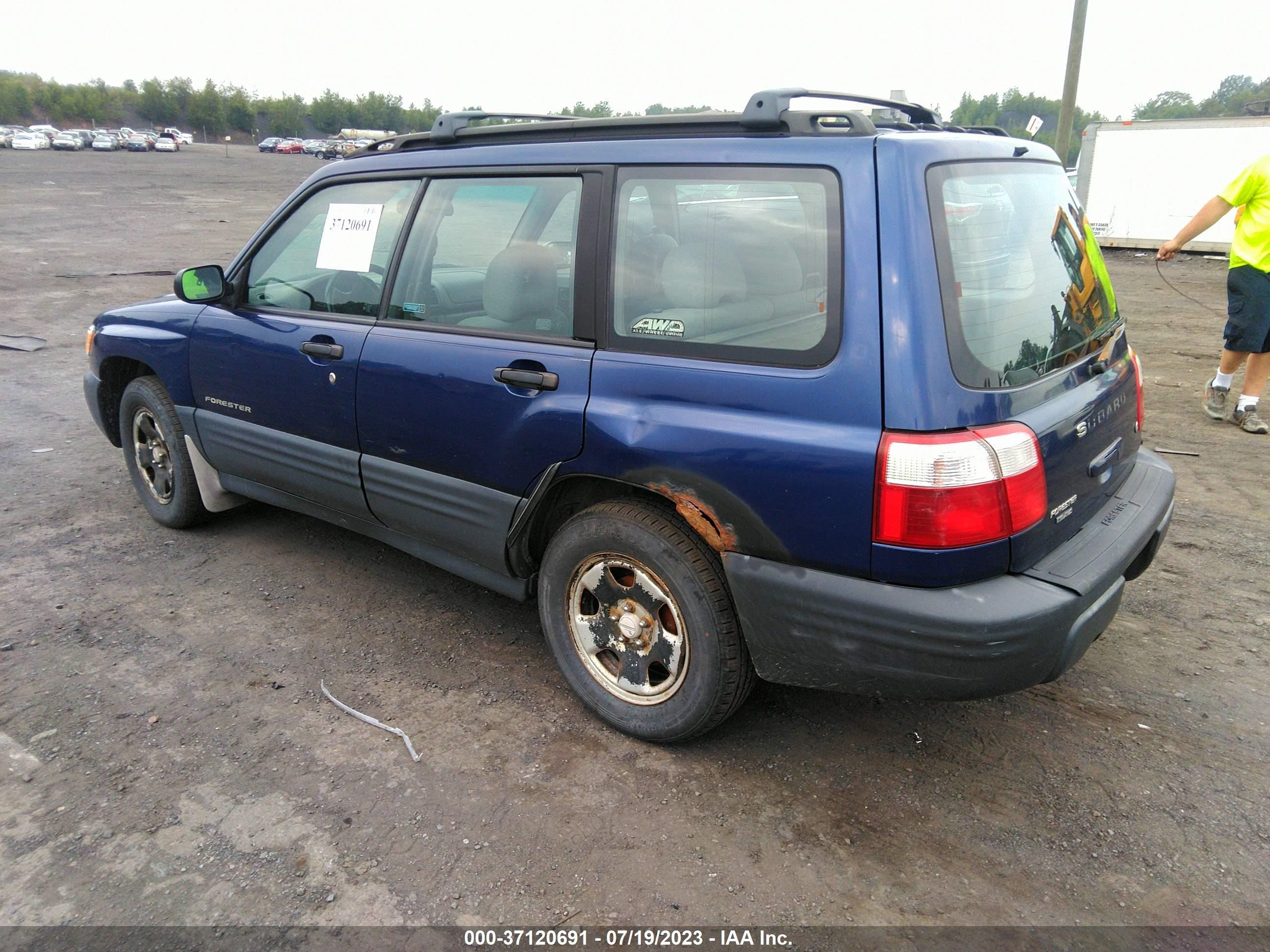 JF1SF63581H746125  - SUBARU FORESTER  2001 IMG - 2