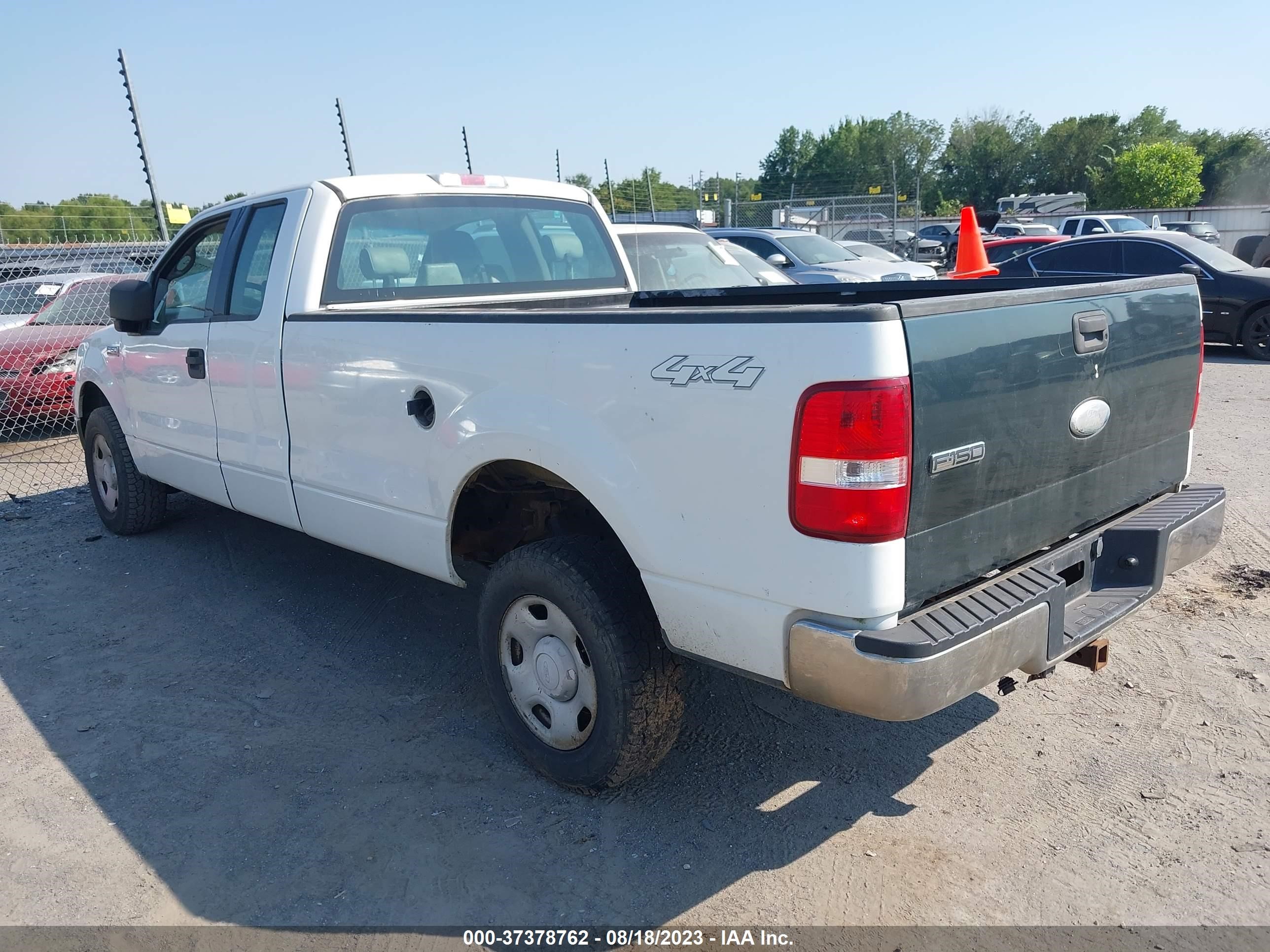 1FTVX145A4NC52360  - FORD F-150  2004 IMG - 2