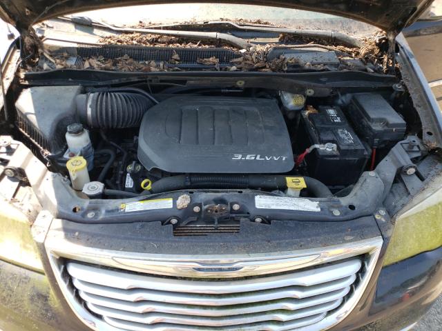 2A4RR8DG2BR614859  - CHRYSLER TOWN AND C  2011 IMG - 6
