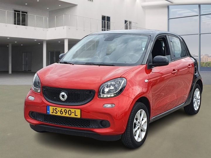 WME4530421Y084487  - SMART FORFOUR  2016 IMG - 0