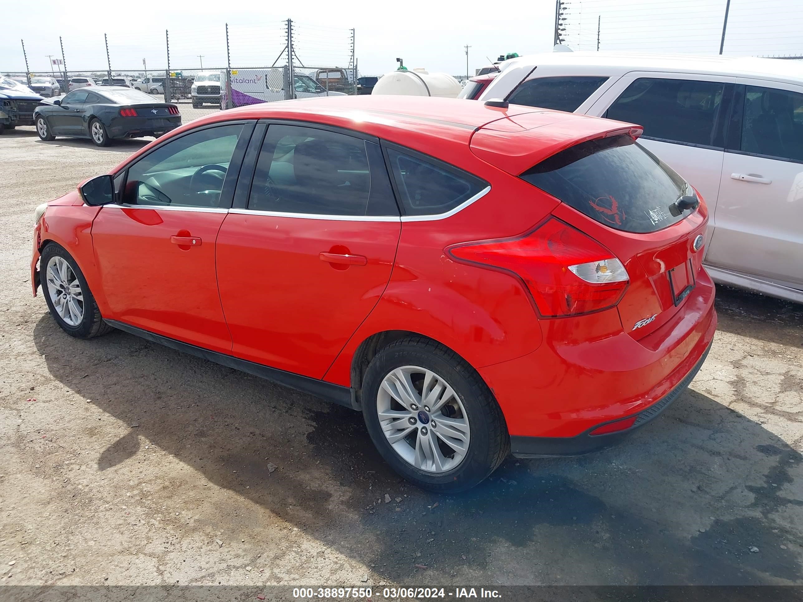 1FAHP3M22CL357118  - FORD FOCUS  2012 IMG - 2
