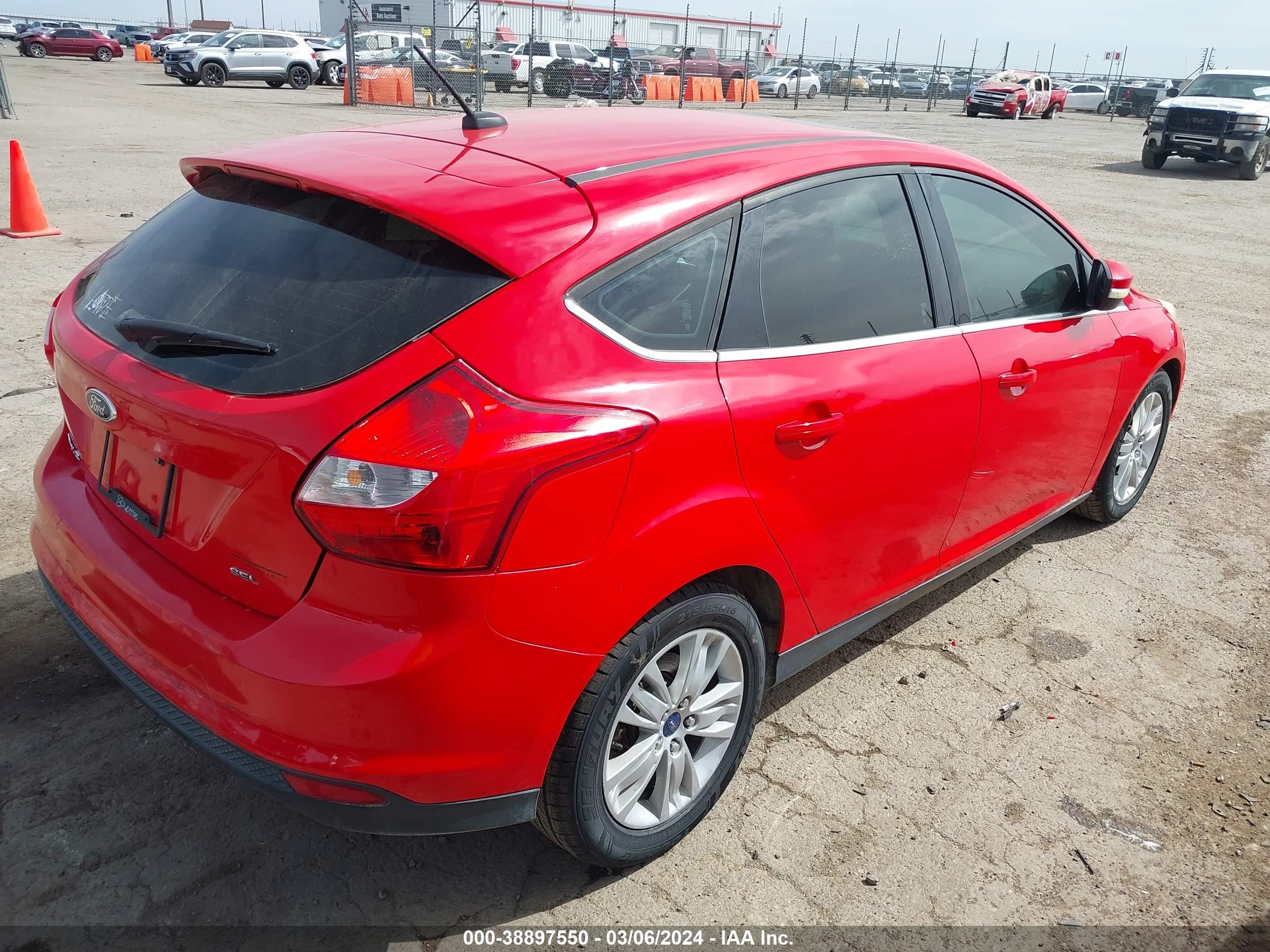 1FAHP3M22CL357118  - FORD FOCUS  2012 IMG - 3