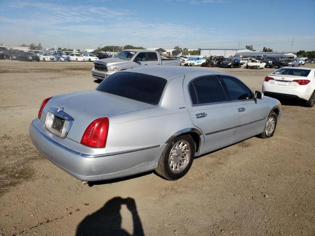 1LNFM82W2WY726933  - LINCOLN TOWN CAR S  1998 IMG - 3